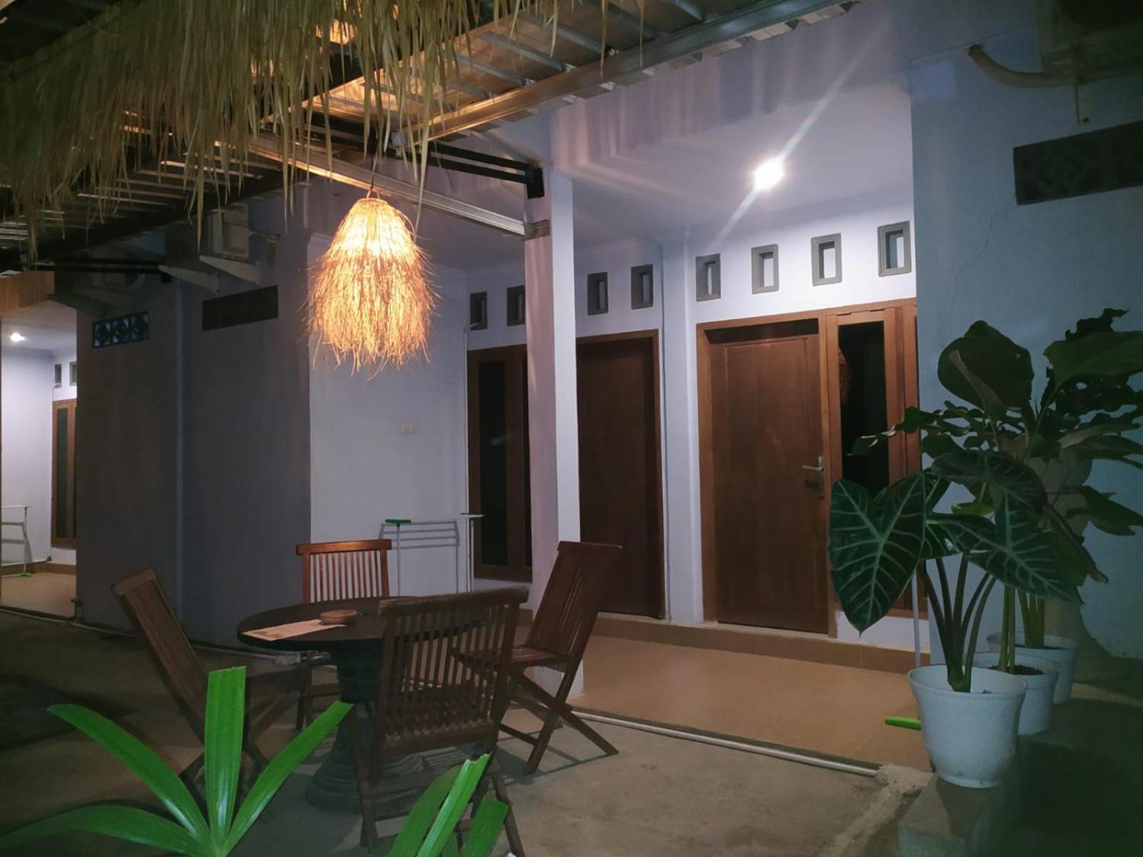 Merendeng Hostel Kuta Kuta  Zewnętrze zdjęcie
